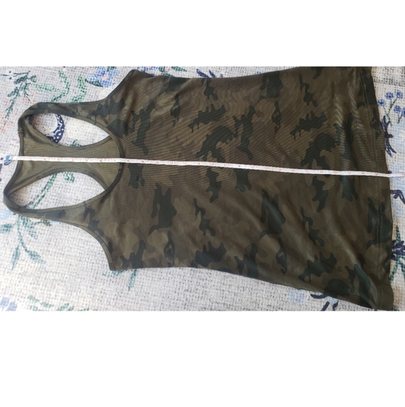 Lululemon Cool Racerback Tank Fatigue Green Camo Size 6/8 - Picture 7 of 8